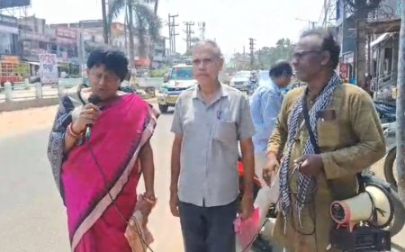 ଅଘୋଷିତ ବିଦ୍ୟୁତକାଟ ବିରୁଦ୍ଧରେ ଅଭିନଵ ପ୍ରତିବାଦ ରେ ମହିଳା ବେଶ ରେ ଆଇନିଜିବି ବାସୁଦେବ ।